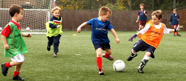 Înscrierea copilului la sport: de ce este bine, când şi cum alegem sportul potrivit!